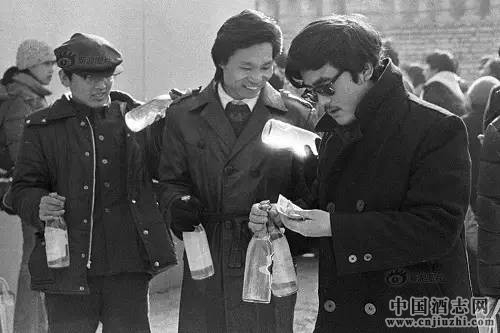 1987�괺��(ji��)ǰϦ�������r(n��ng)չ�^�e�k�r(n��ng)���a(ch��n)Ʒչ�N(xi��o)��(hu��)���˂����L(zh��ng)�(du��)�I(m��i)���ؾƣ���(j��ng)�^(gu��)�L(zh��ng)�r(sh��)�g���(du��)���@�ׂ�(g��)���p�˽K���I(m��i)����